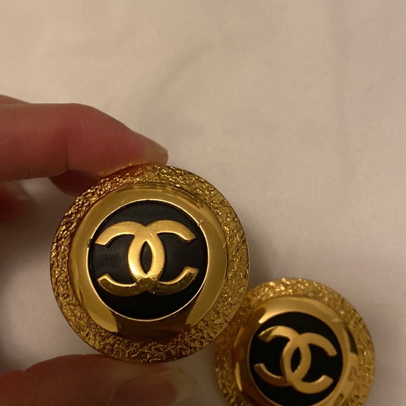 Super Rare Chanel huge vintage earrings - Picture 2 of 8